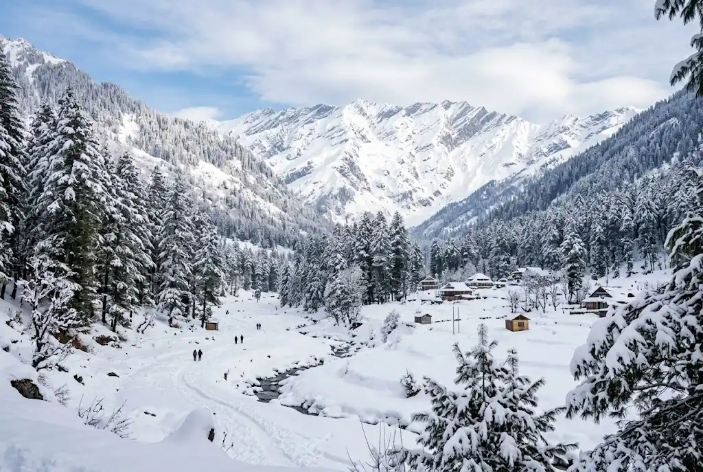 Snowfall in Manali during winter season